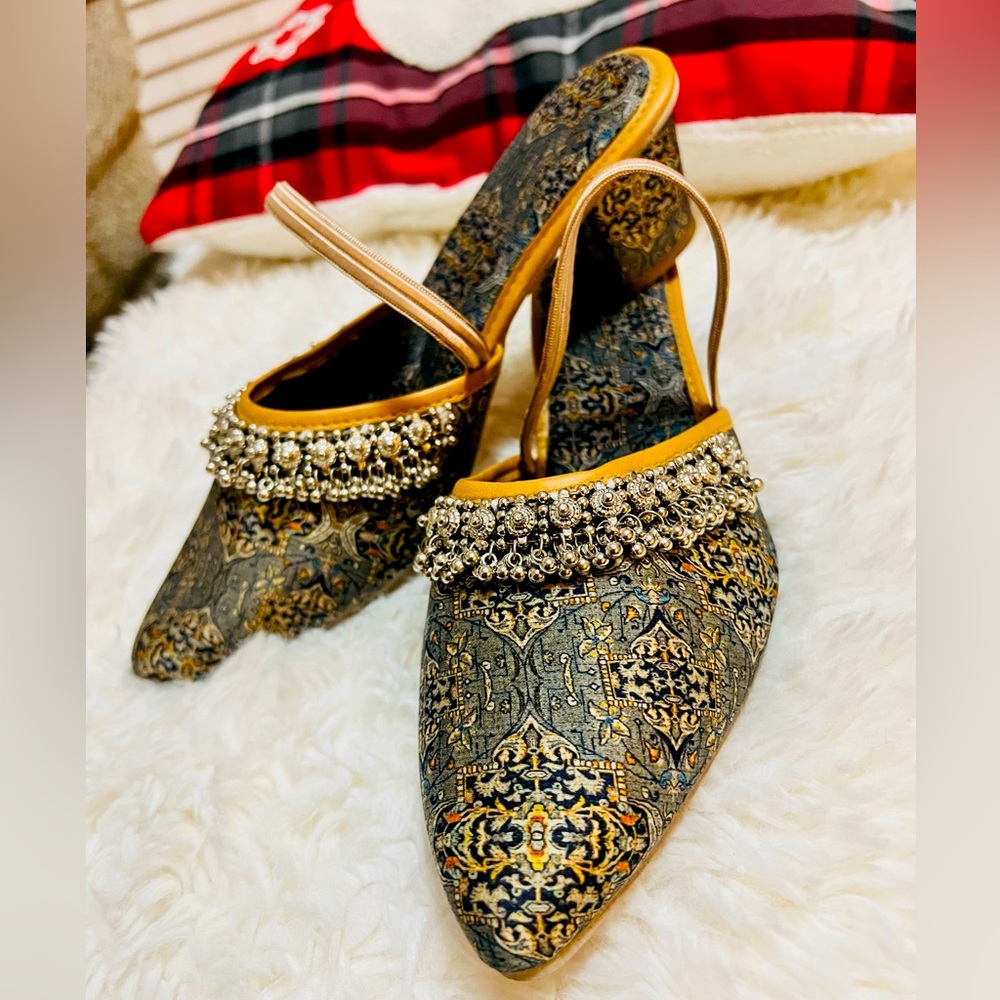 Jutti is Indian traditional footwear with a history dating back to 200BC